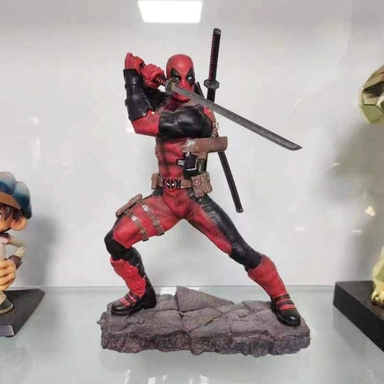 Prototipi di modello di resina di alta qualità di Deadpool. Stampa 3D SLA personalizzata e fusione a vuoto.