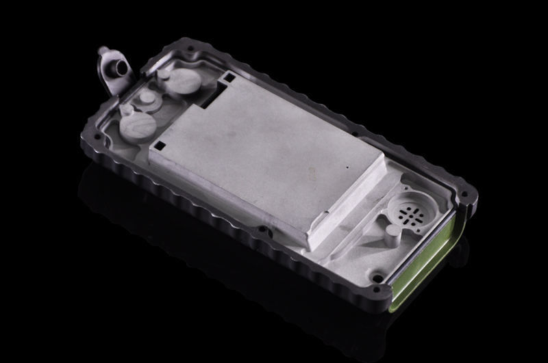 Prototipo di prodotto militare e di sicurezza – Lega di alluminio CNC + sovrastampaggio di colla morbida | YYI Tech